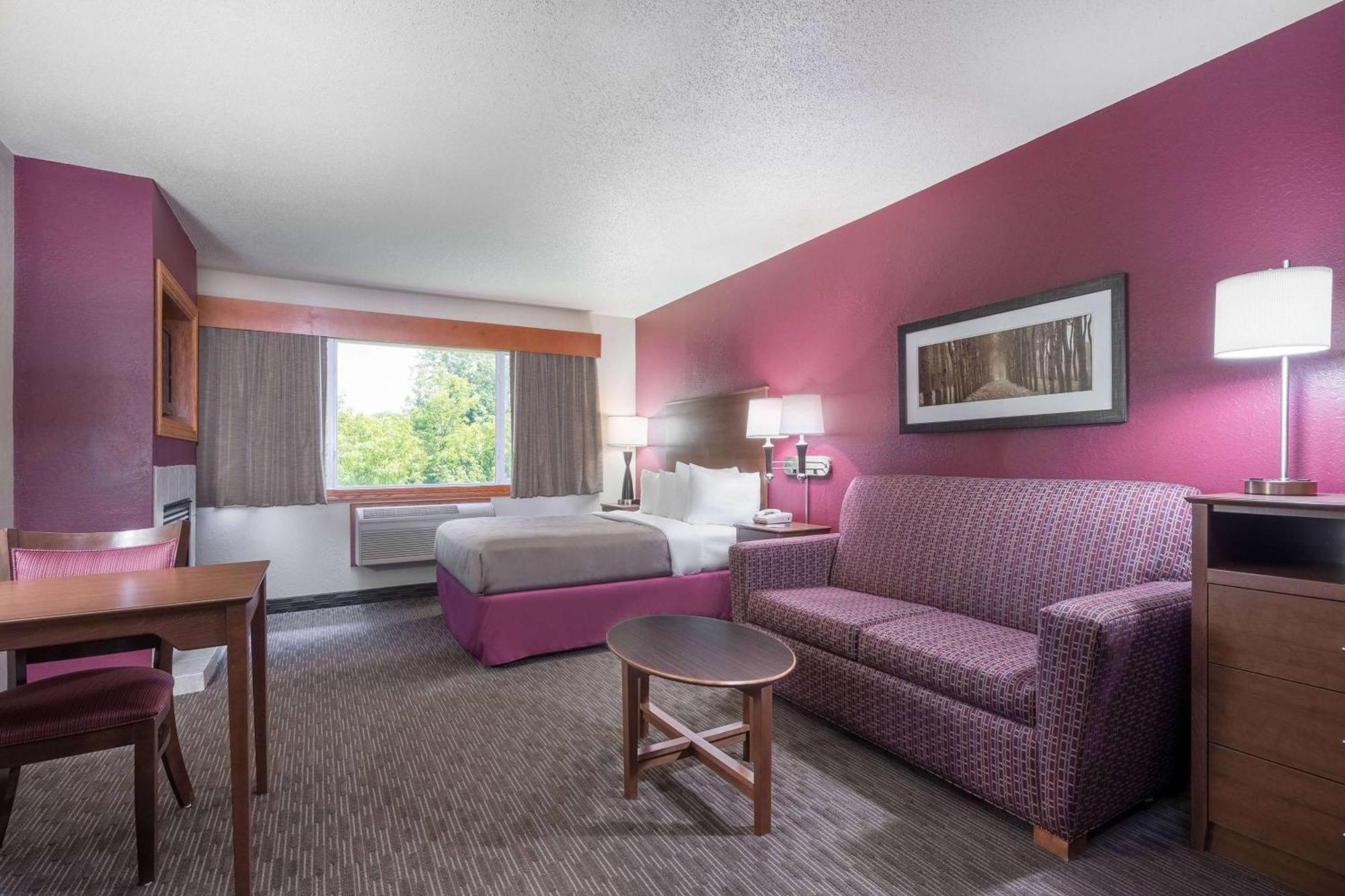 Americinn By Wyndham Baldwin Bagian luar foto