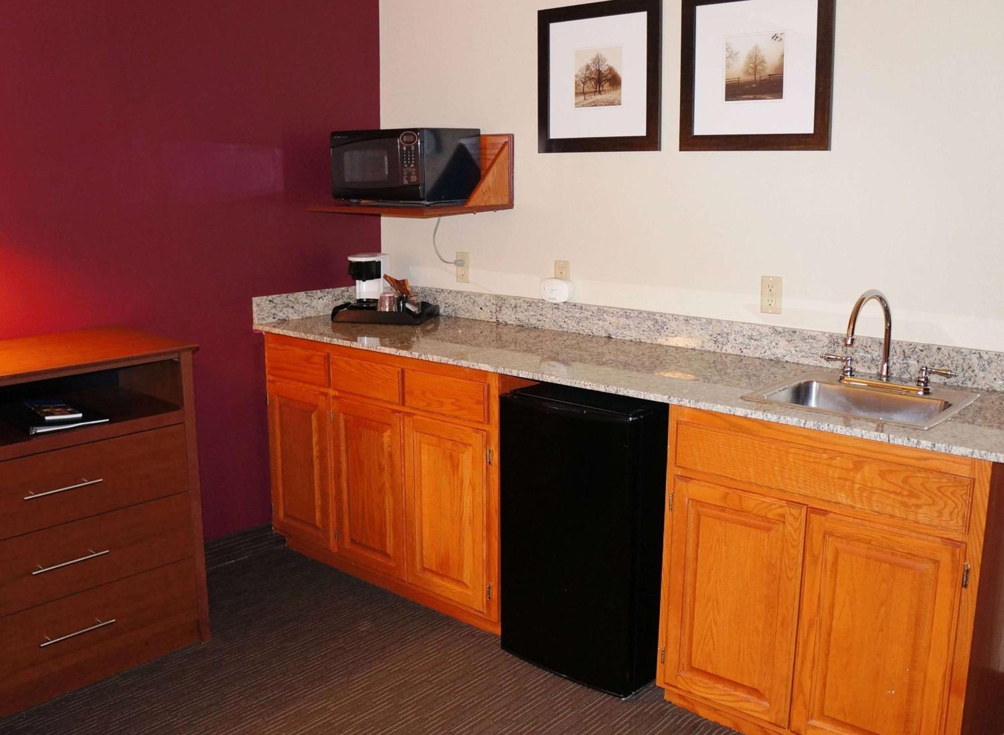 Americinn By Wyndham Baldwin Bagian luar foto