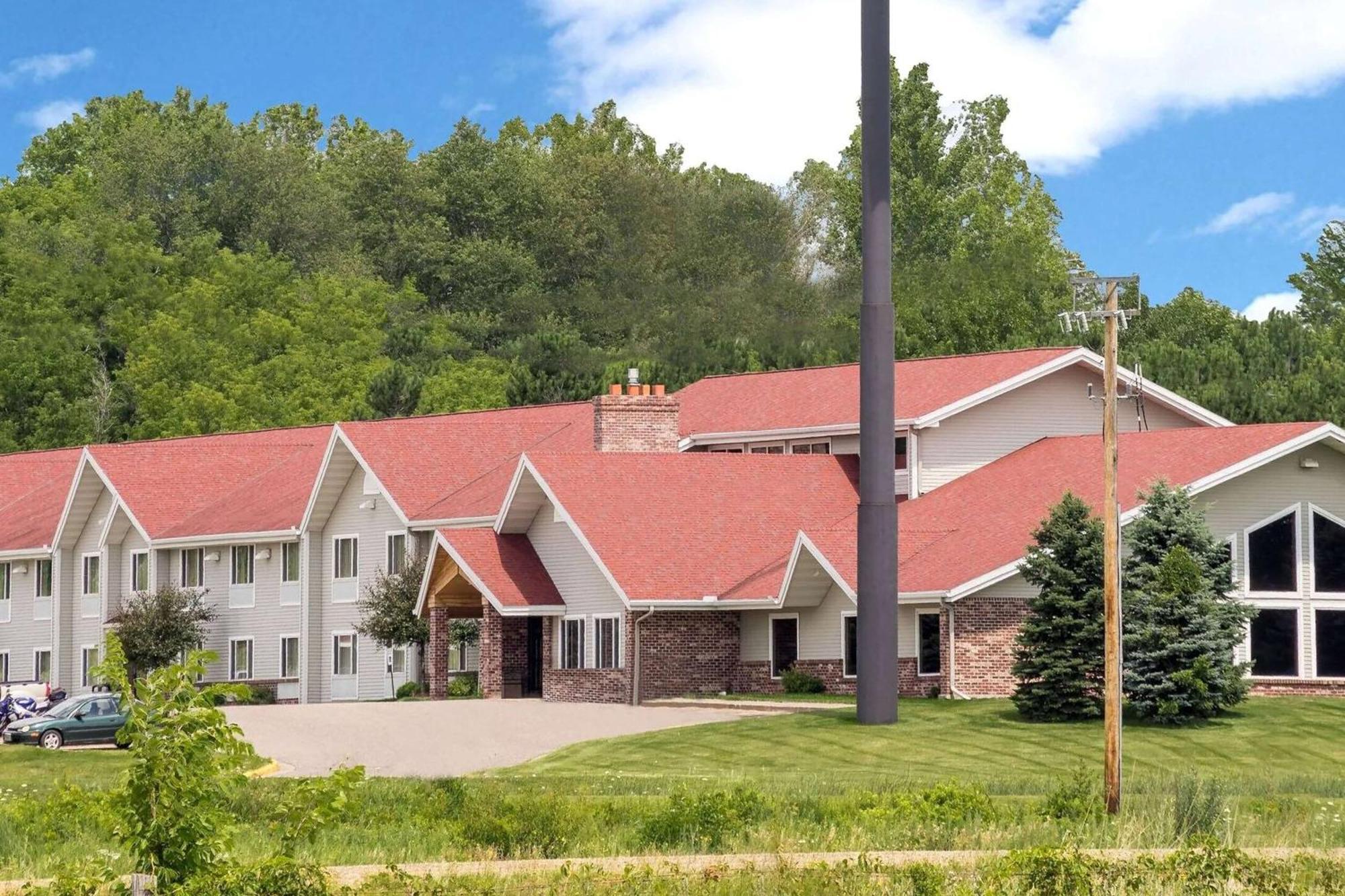 Americinn By Wyndham Baldwin Bagian luar foto