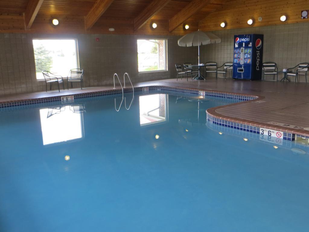 Americinn By Wyndham Baldwin Bagian luar foto