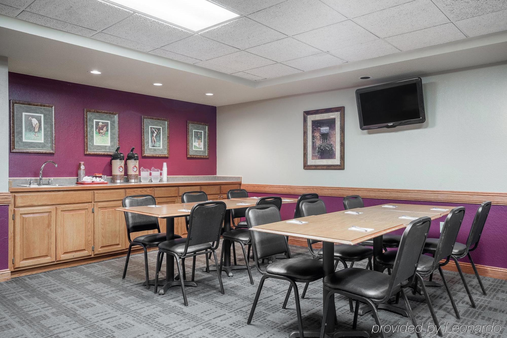 Americinn By Wyndham Baldwin Bagian luar foto