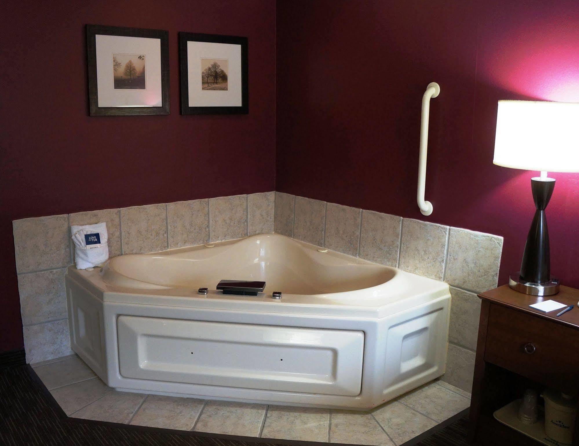 Americinn By Wyndham Baldwin Bagian luar foto